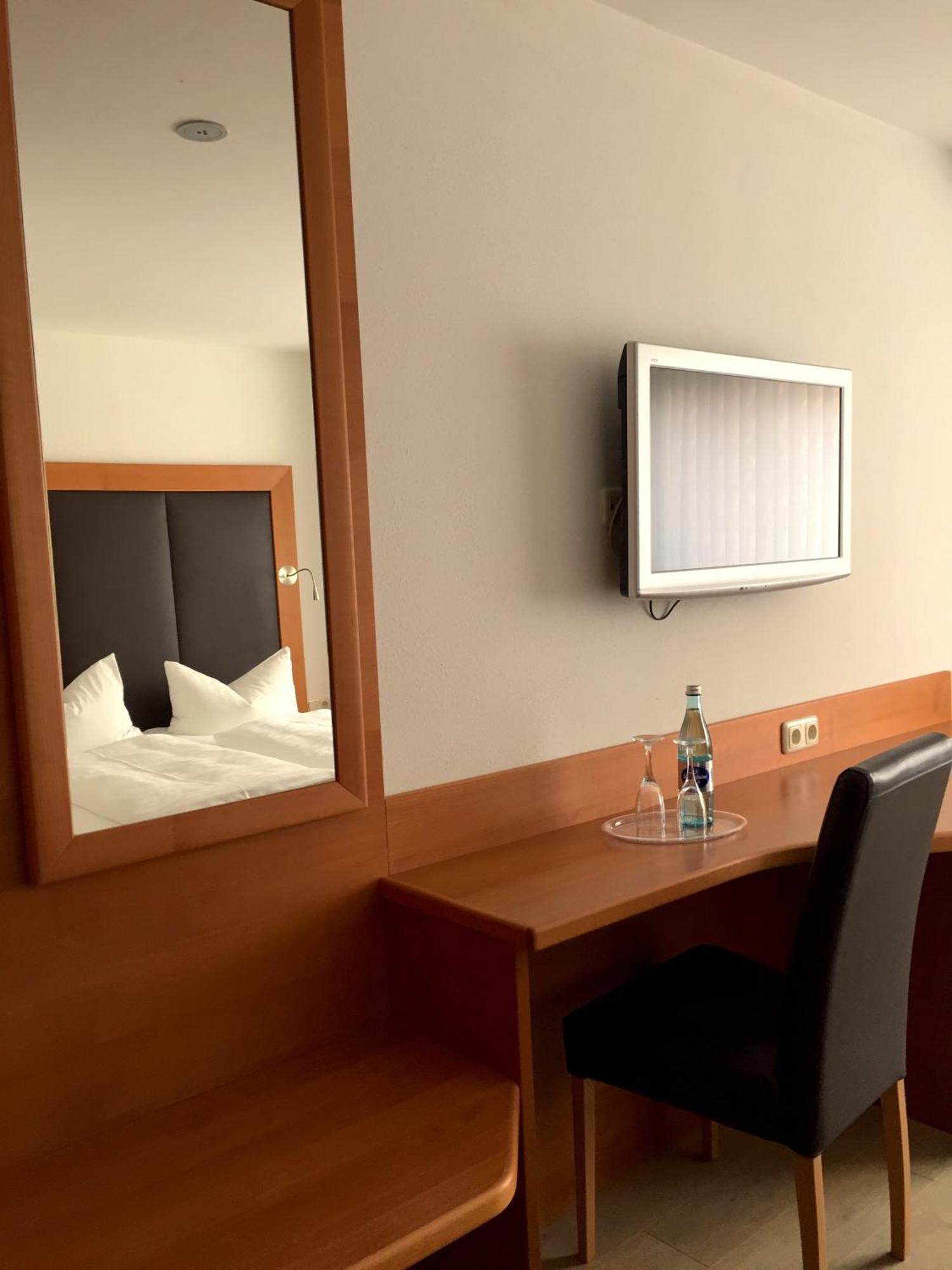 מרקטדנפלד Hotel Zur Schoenen Aussicht מראה חיצוני תמונה