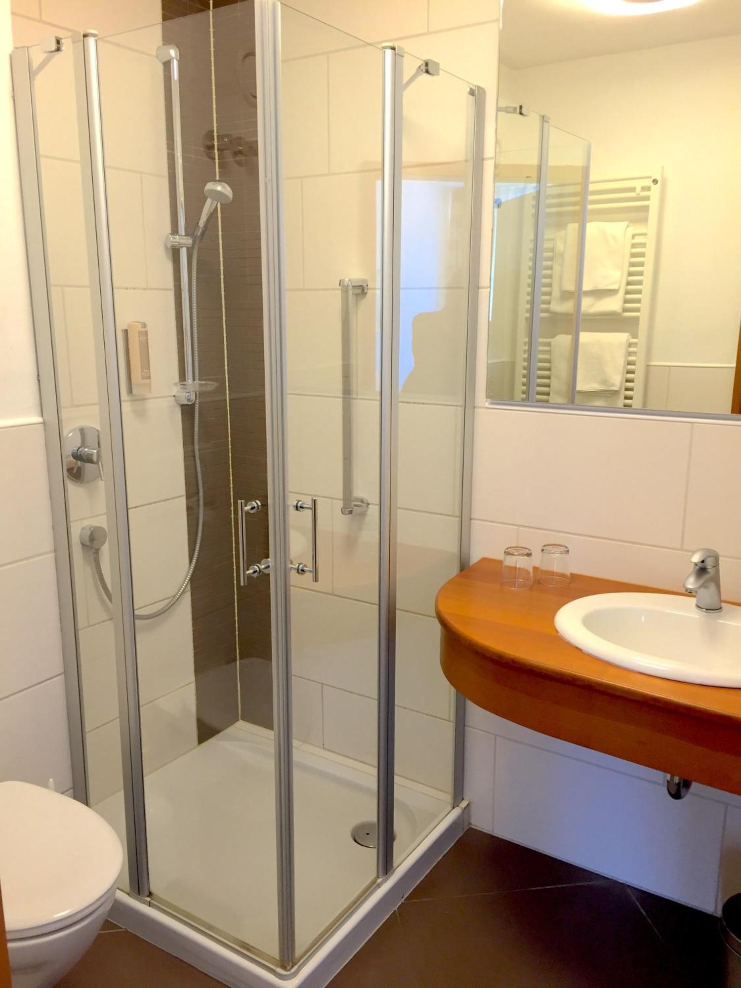 מרקטדנפלד Hotel Zur Schoenen Aussicht מראה חיצוני תמונה